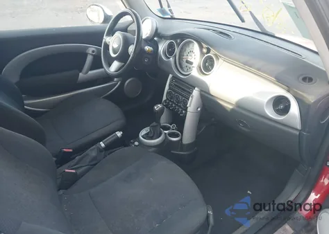 2006 Mini Cooper z USA, uszkodzony, nr VIN WMWRC33516TJ77300